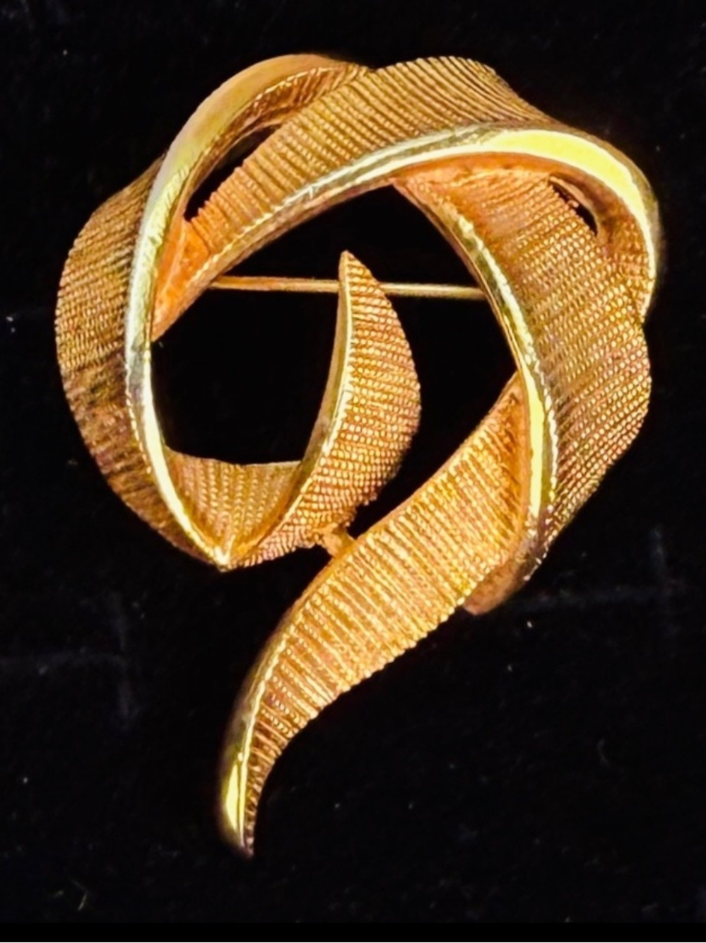 Elegant Vintage Goldtone Textured  Brooch